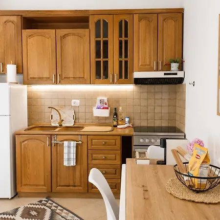 Compact With Sunset View - Sleeps 3 * Tirana